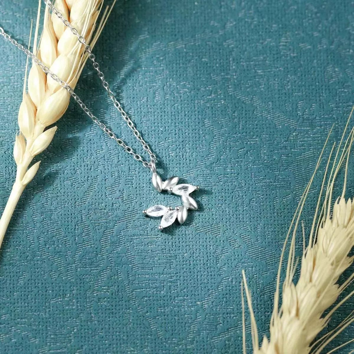 925 Sterling Silver Zircon Leaf Pendant Necklace - Girly Tea