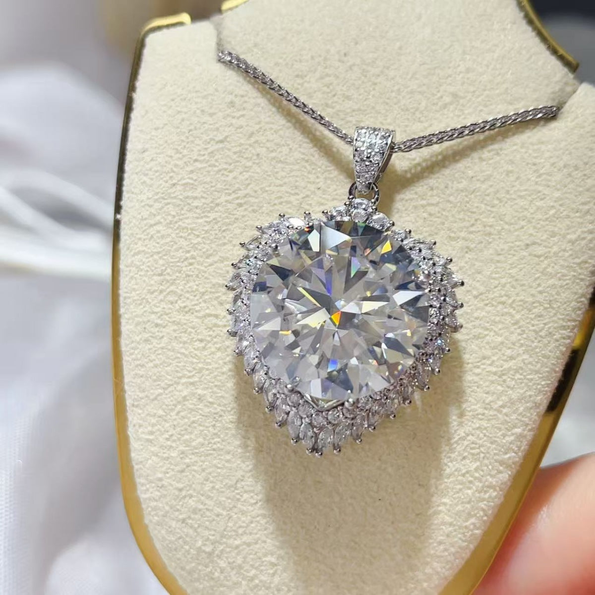 20 Carat Moissanite 925 Sterling Silver Pendant Necklace - Girly Tea