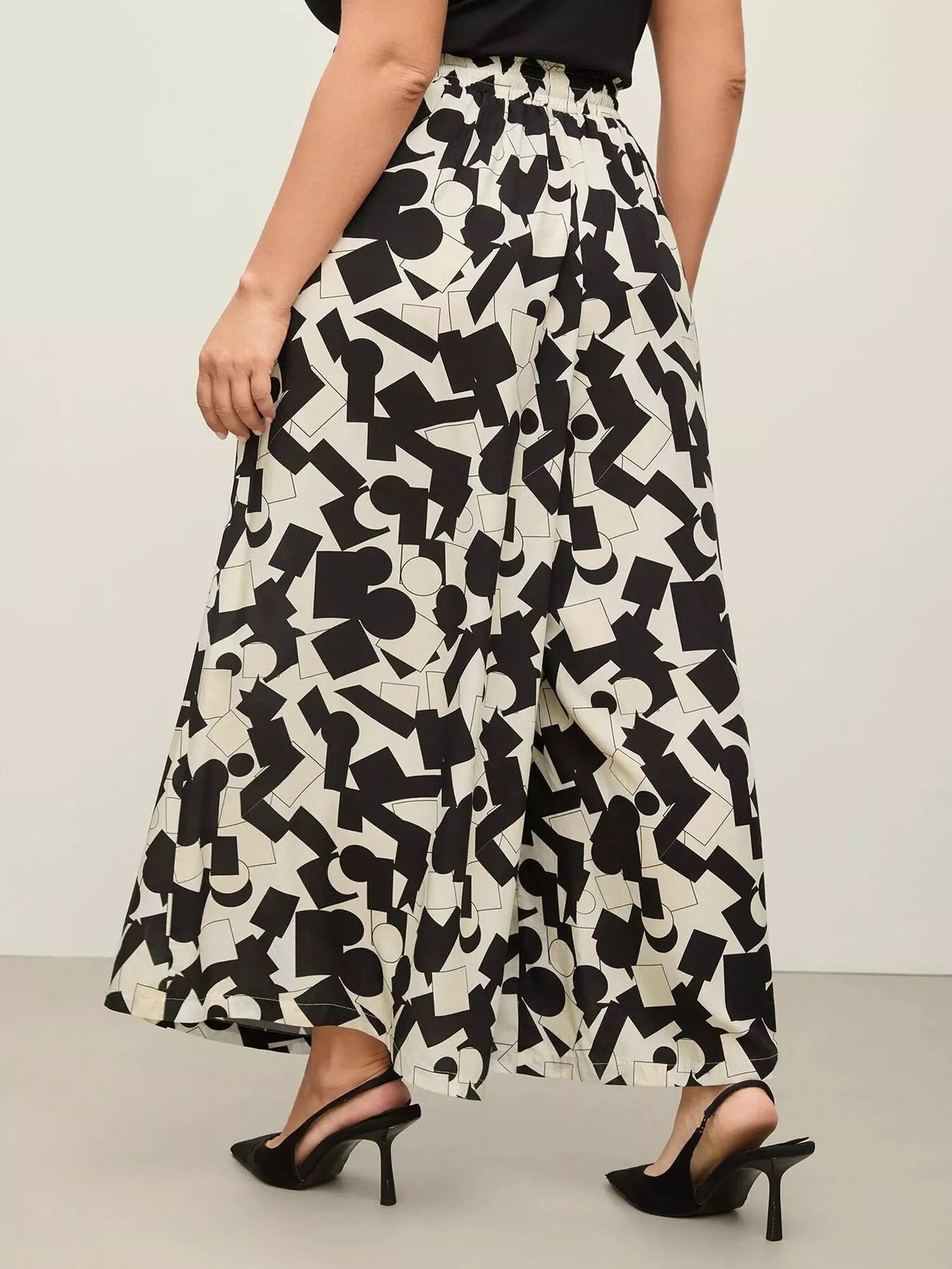 Plus Size Abstract Print Wide Leg Pants - Girly Tea